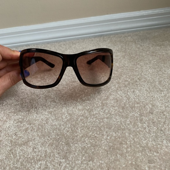 Women’s Gucci brown gradient sunglasses with gold - Picture 3 of 8